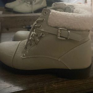 I am selling boots!!